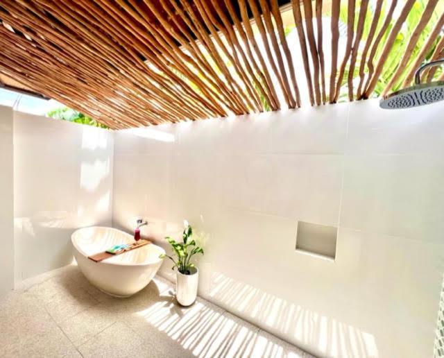 Mista Ceningan'S Beach Bungalows Previously The Kubu 221 นูซาเลมโบงัน ภายนอก รูปภาพ