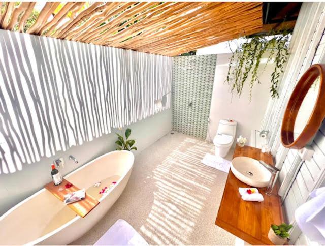 Mista Ceningan'S Beach Bungalows Previously The Kubu 221 นูซาเลมโบงัน ภายนอก รูปภาพ